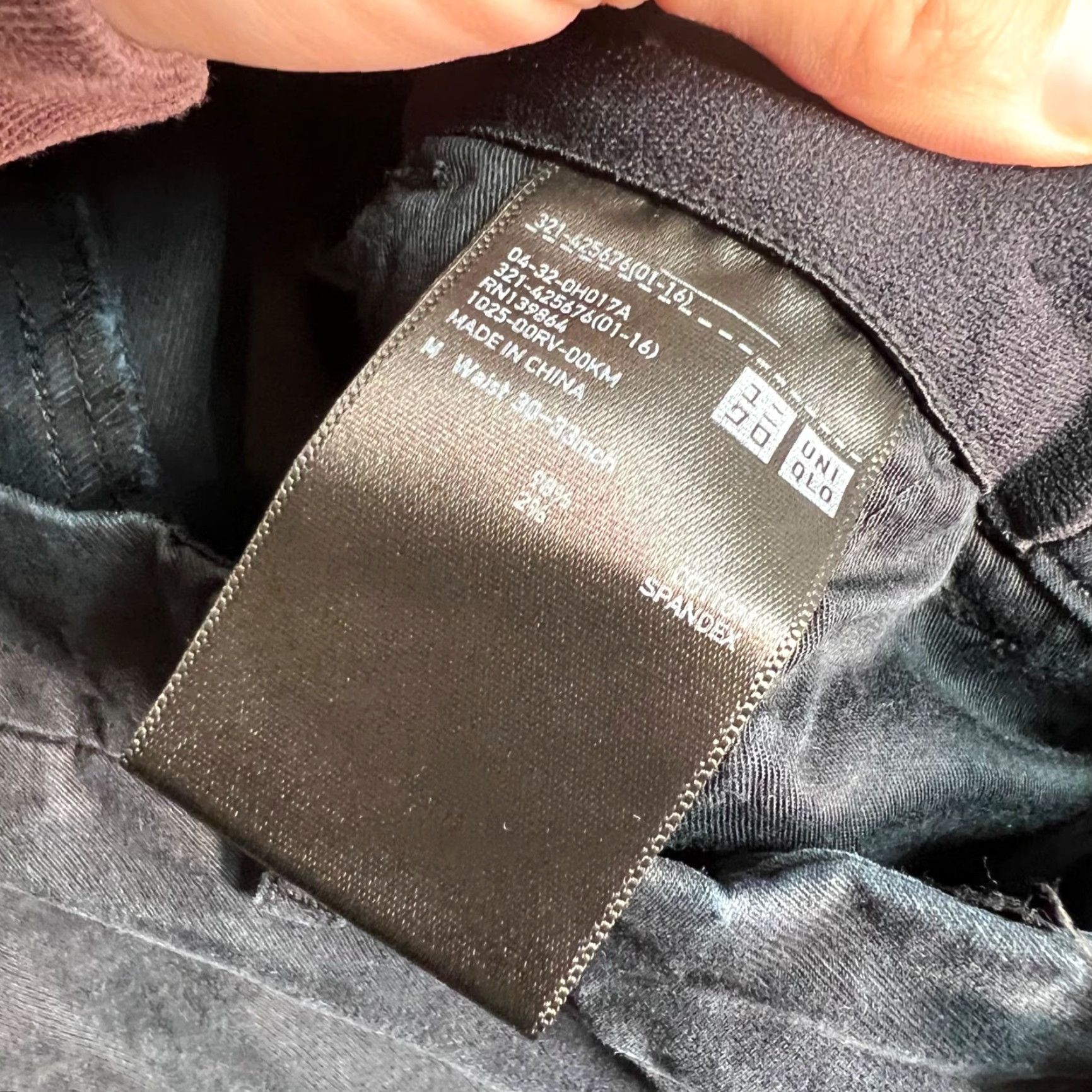 Uniqlo Uniqlo Mens Pants Chino 29 Black Cotton Blend Flat Front Tapered Inseam 28 Regular Waist 31 Size Type: Regular Mens Size US 29 - 3 Thumbnail