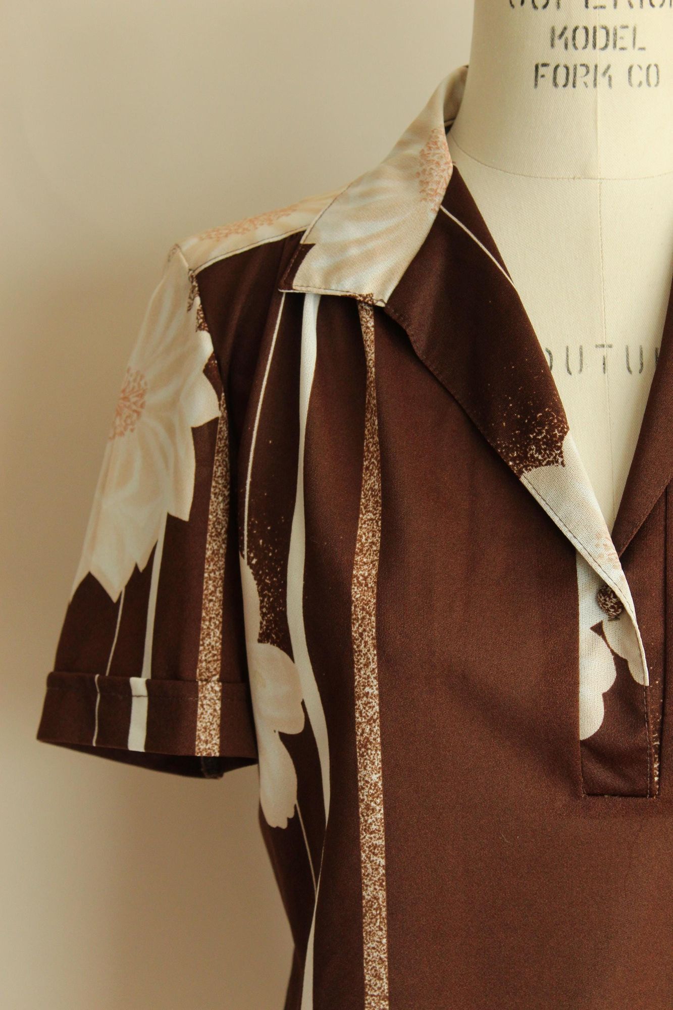 Vintage Vintage 1970s Blouse, Brown and White Floral Print Nylon Sho Size M / US 6-8 / IT 42-44 - 3 Thumbnail