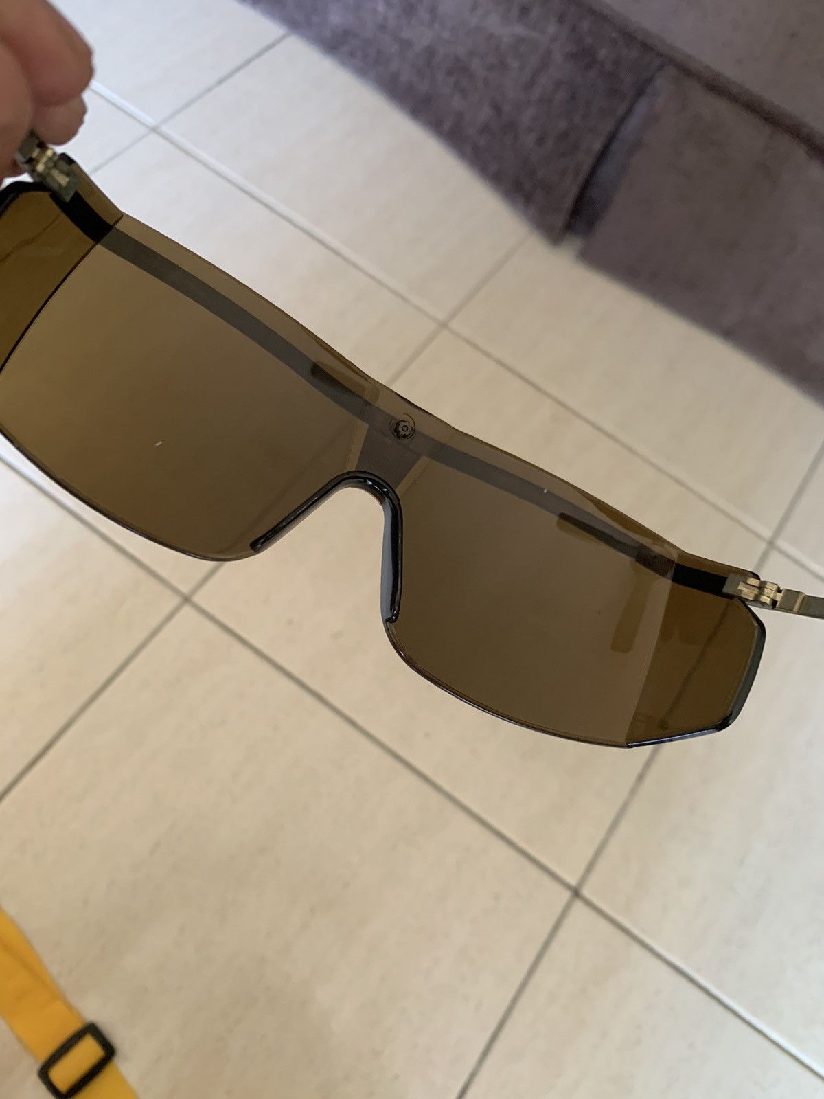 Other Rare vintage shield sunglasses gold plated frame Size ONE SIZE - 8 Thumbnail