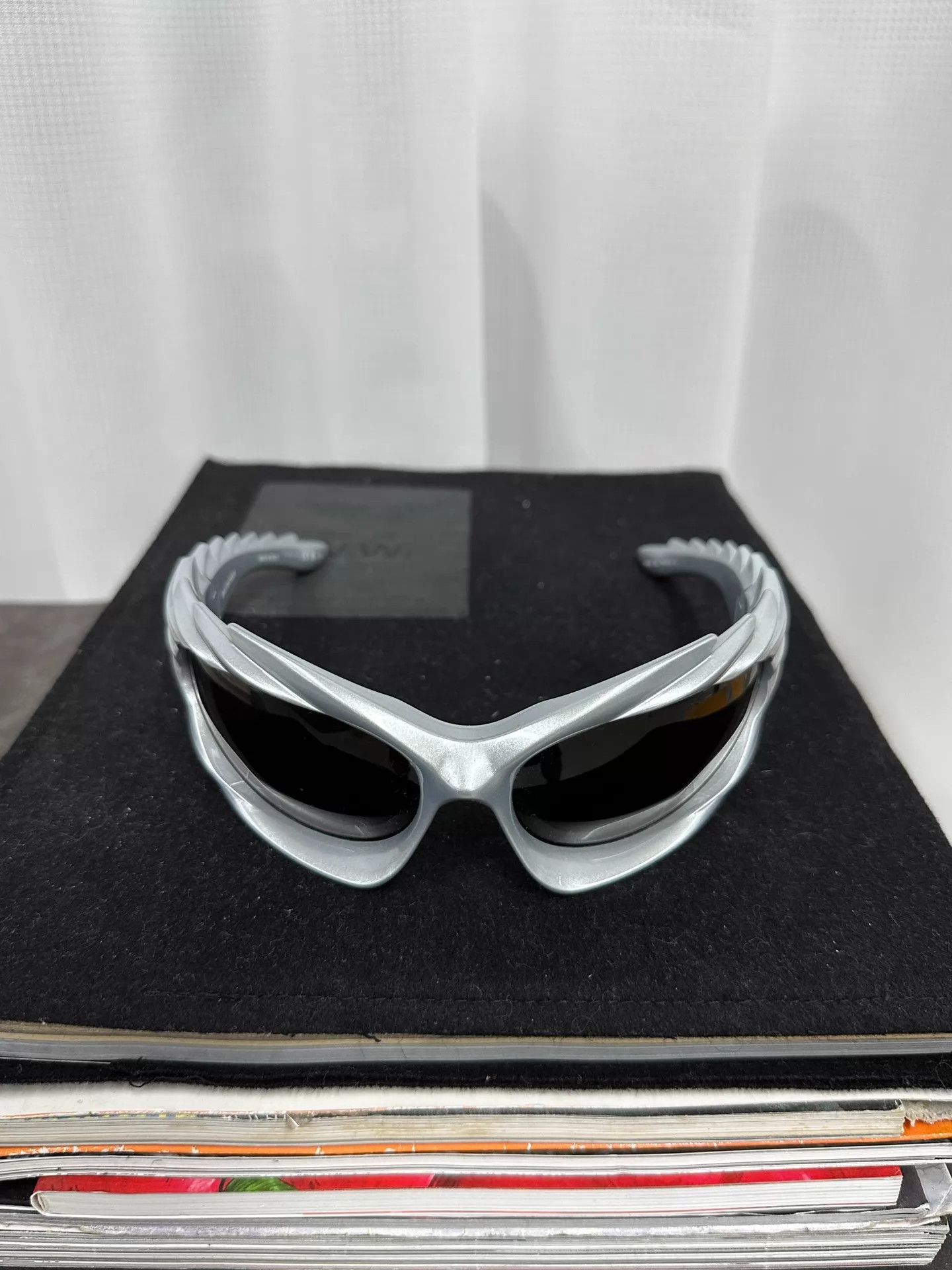 Balenciaga Balenciaga 23SS Spike Rectangle Blade Silver F Sunglasses Size ONE SIZE - 1 Thumbnail