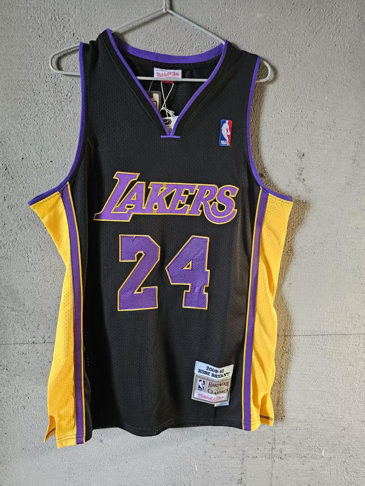 NBA Laker #24 Kobe Bryant Jersey Double Stitched Black L Size US L / EU 52-54 / 3 - 2 Thumbnail