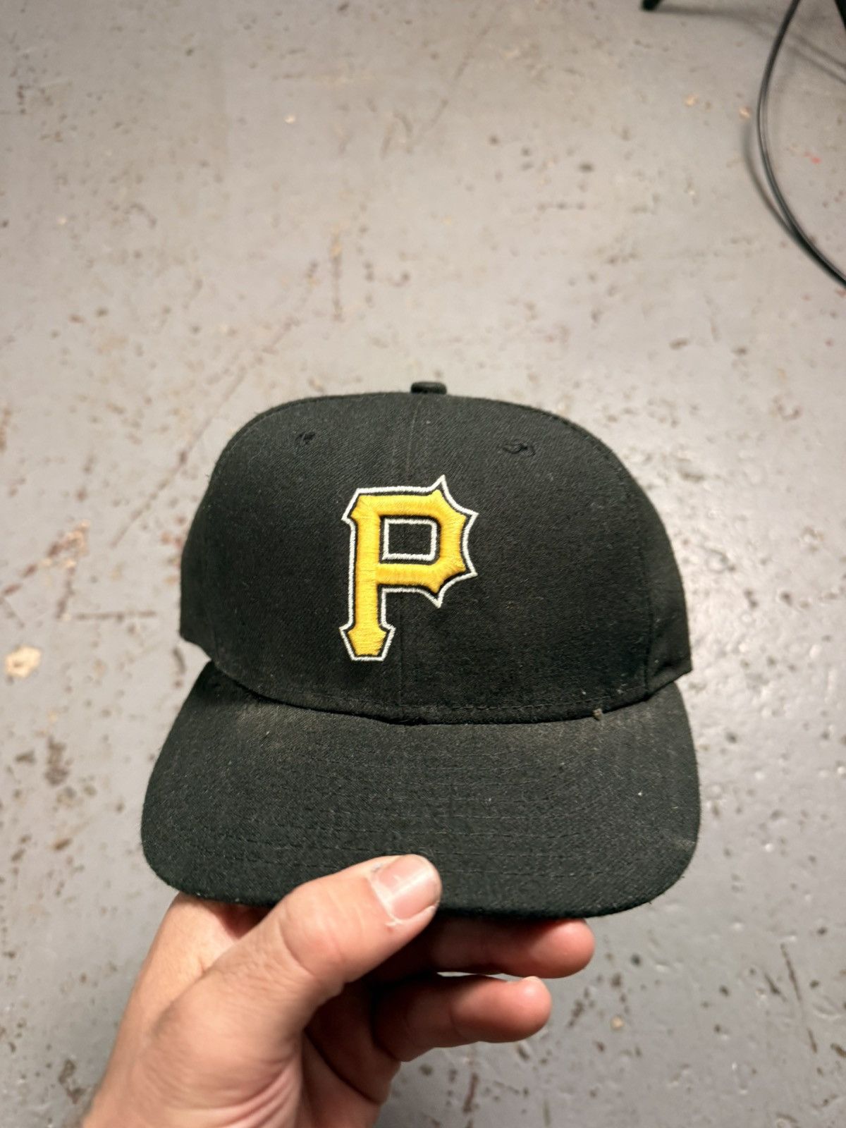 New Era Black Pirates Fitted Hat Size 7 Size ONE SIZE - 1 Thumbnail