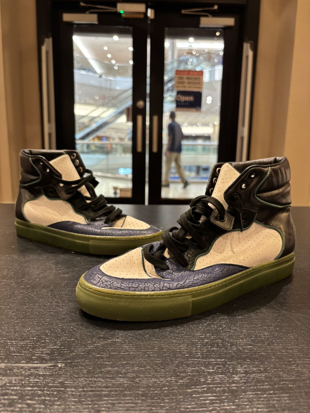 Balenciaga Balenciaga Leather High Top Sneaker Size US 7 / EU 40 - 1 Thumbnail