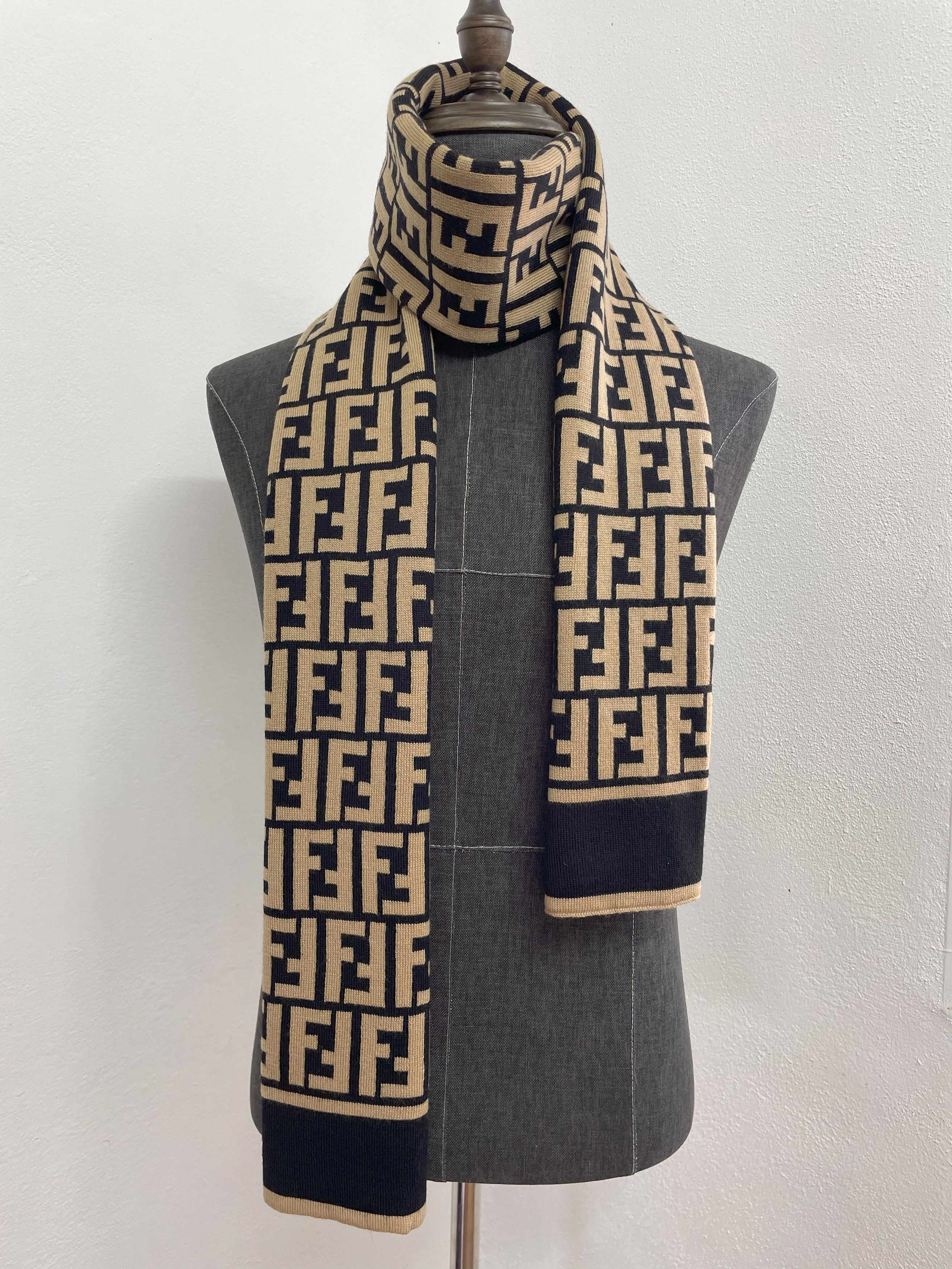 Fendi Fendi Scarf / Muffler - 6126 Size ONE SIZE - 6 Thumbnail