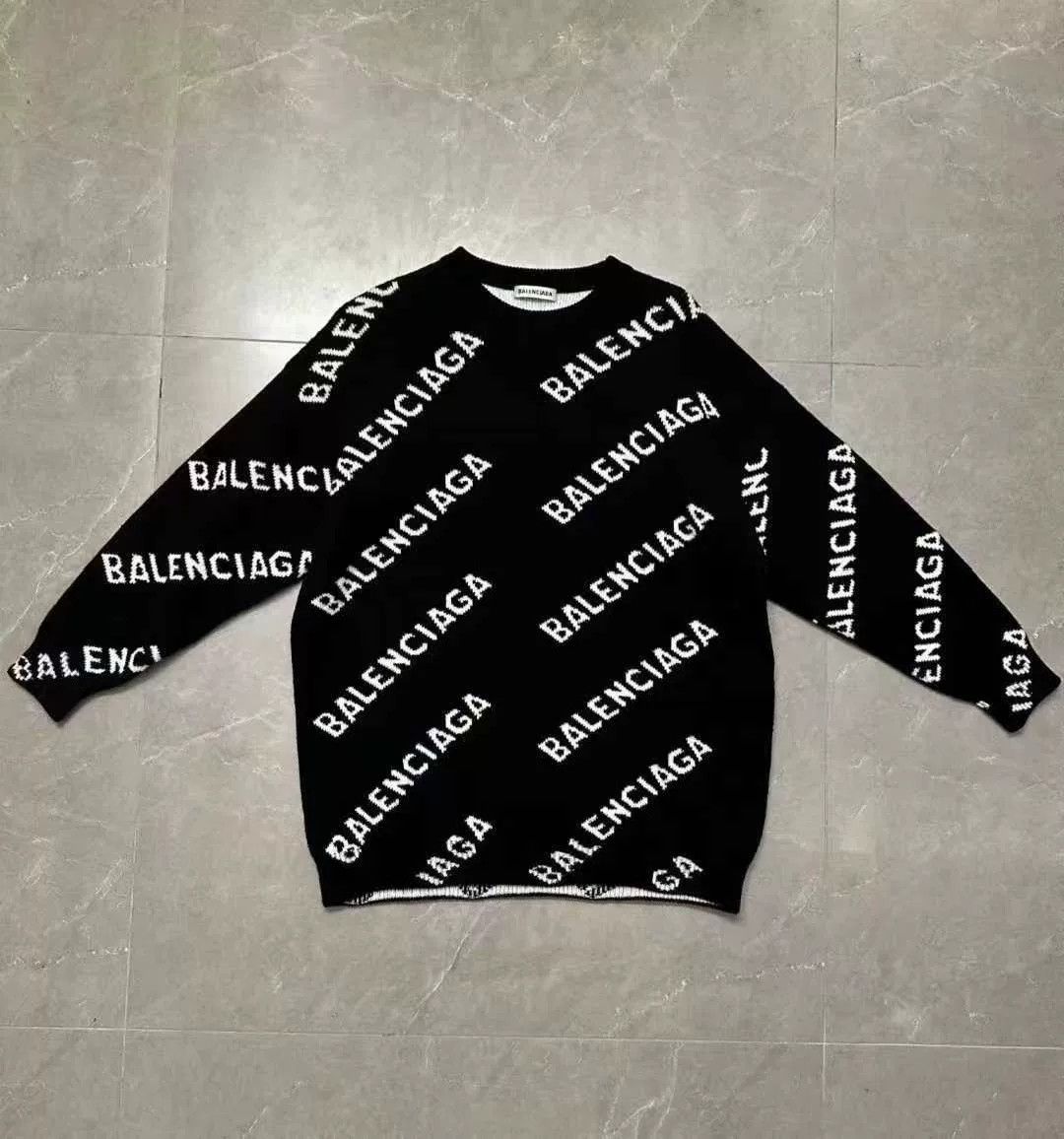 Balenciaga balenciaga black and white logo sweater Size US S / EU 44-46 / 1 - 1 Thumbnail