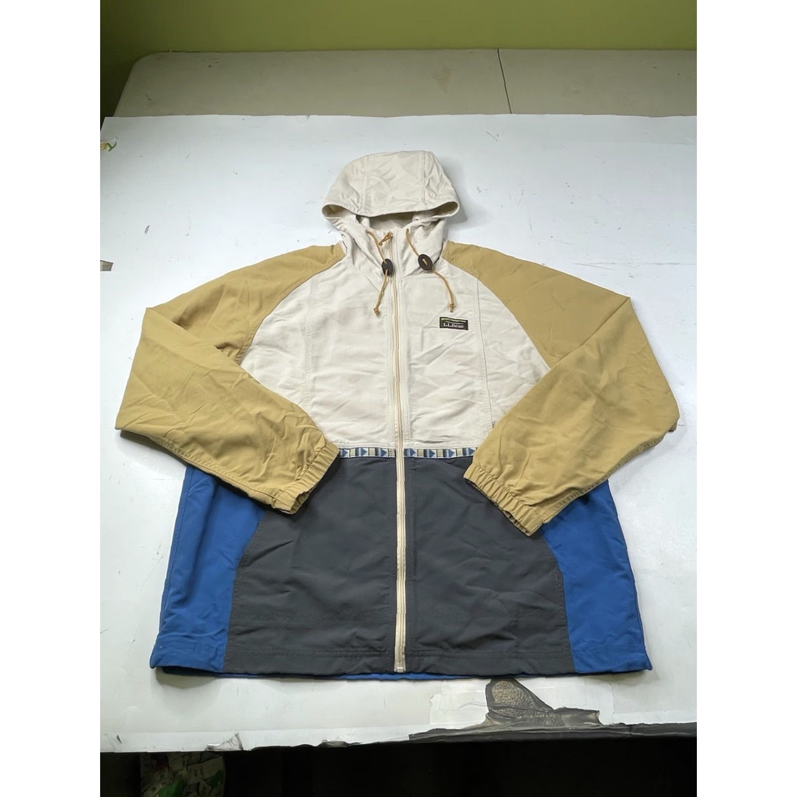 Vintage **LL Bean Men’s XL Classic Windbreaker Jacket** User: **LL Bean Men’s Classic Windbreaker Jacket XL** Size US XL / EU 56 / 4 - 2 Thumbnail