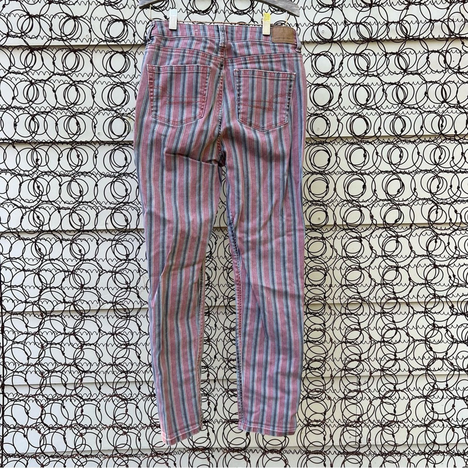 American Eagle Outfitters American Eagle Mom Jean Stretch Red Blue Railroad Stripe Size 25" / US 0 / IT 36 - 1 Thumbnail