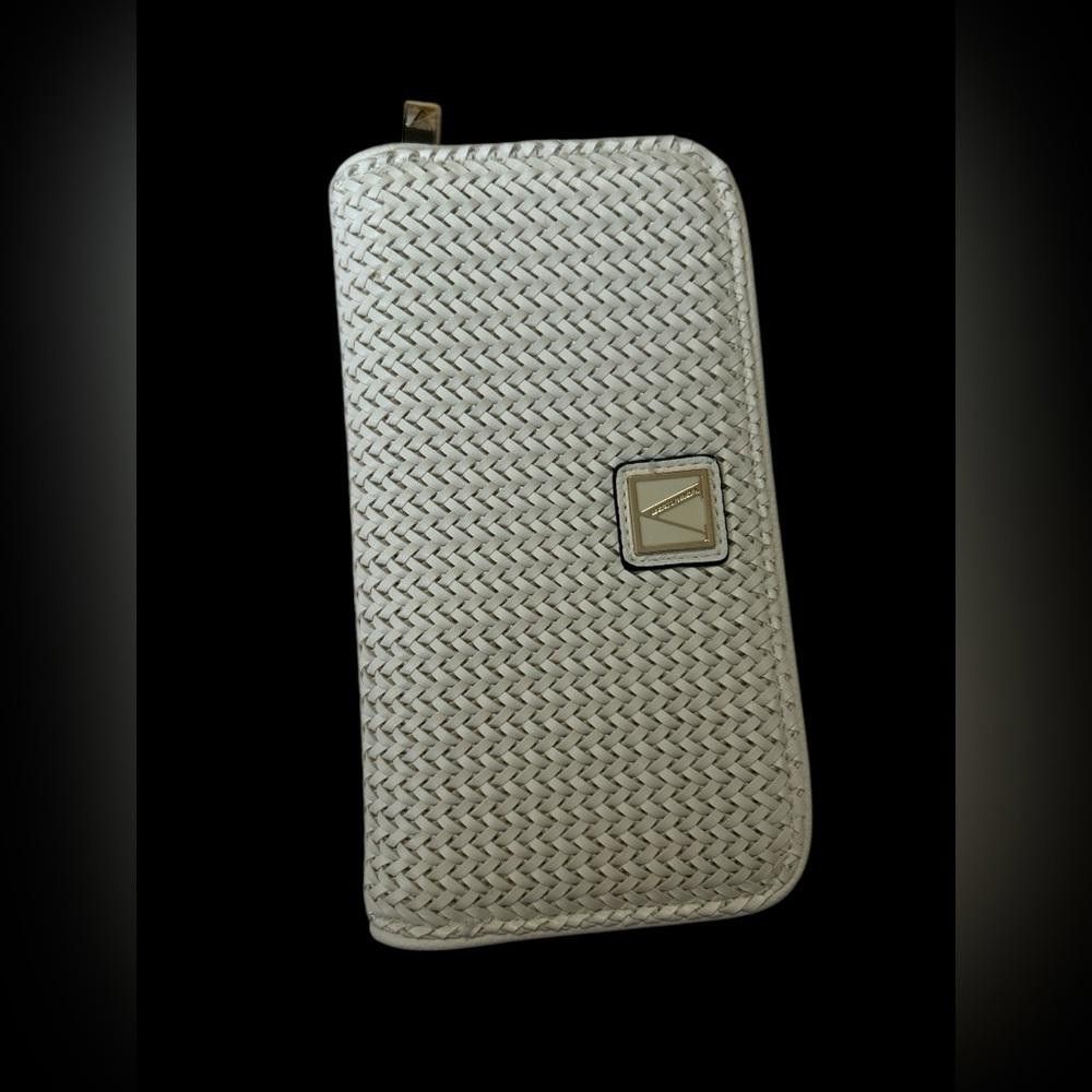 Designer Victoria's Secret White Woven Zip-Around Wallet Size ONE SIZE - 1 Thumbnail