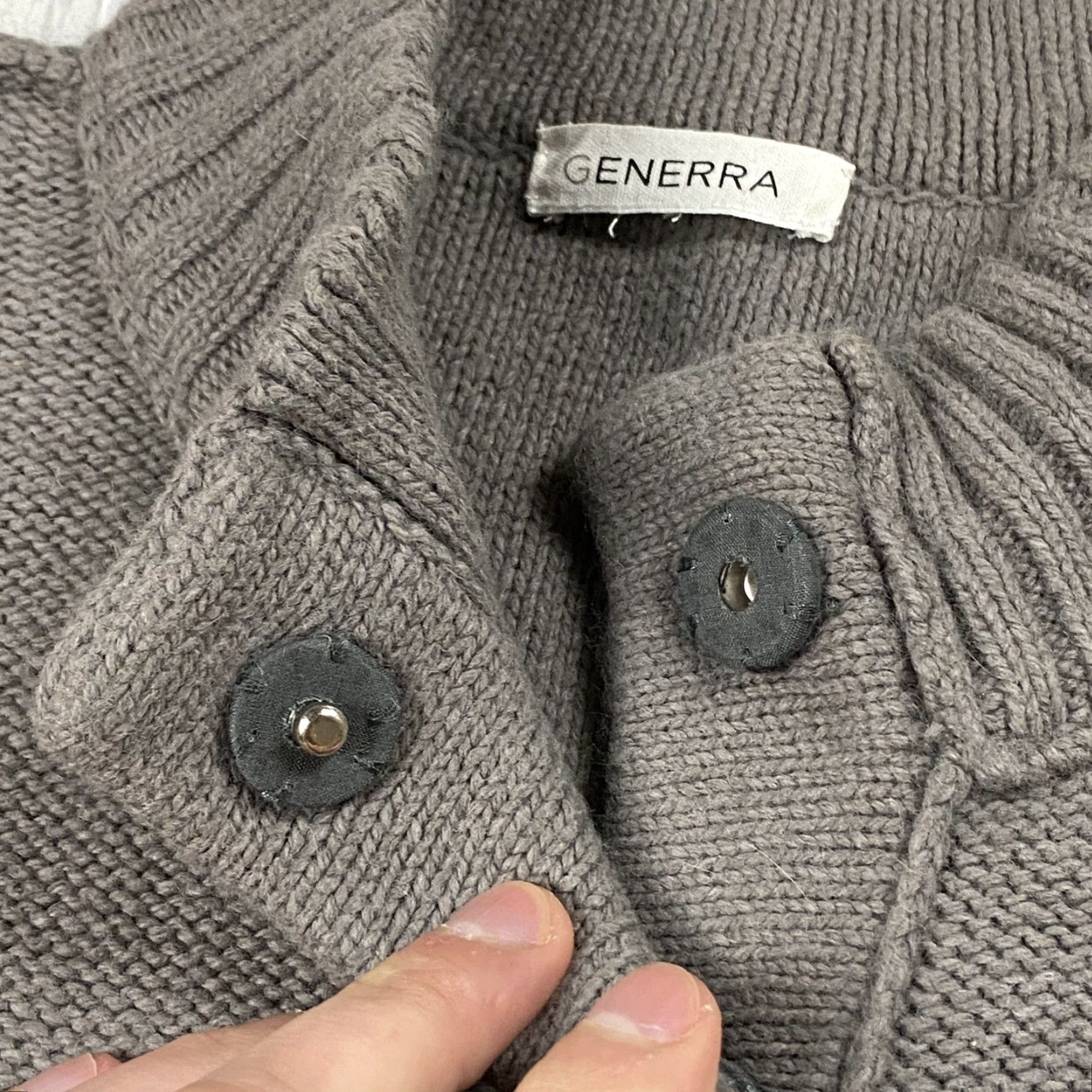 Vintage GENERRA WOMENS CARDIGAN GREY SIZE L CROPPED PREPPY KNIT BUTTON-UP LONG SLEEVE Size L / US 10 / IT 46 - 5 Thumbnail