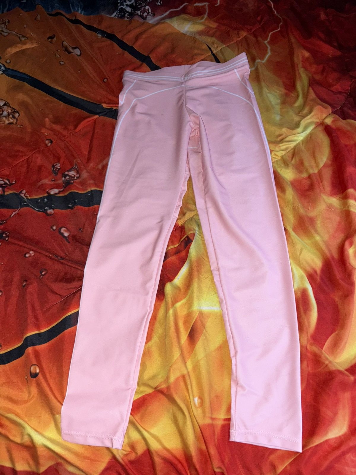 Alo Yoga Alo Yoga Light Pink Matching Set NWT Size 28" / US 6 / IT 42 - 3 Thumbnail