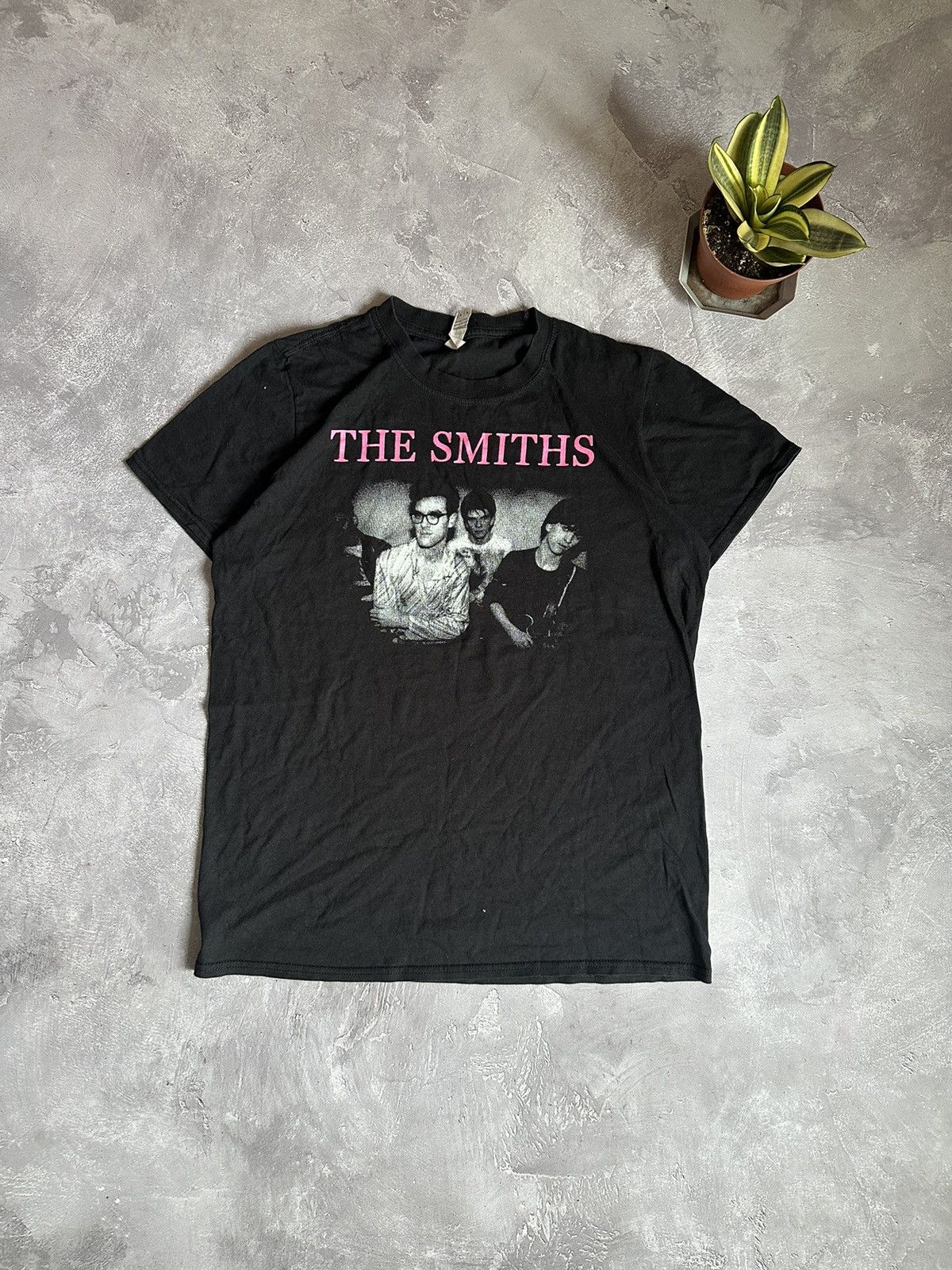 Band Tees The Smiths Morrissey Album T Shirt Y2K Vintage Pink Logo Size US M / EU 48-50 / 2 - 1 Thumbnail