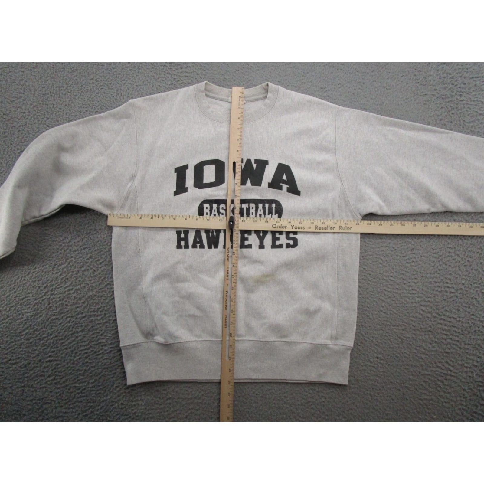 Champion VINTAGE Iowa Hawkeyes Basketball Reverse Weave Gray Sweatshirt M Men Size M Pullover Reversible Sports Size US M / EU 48-50 / 2 - 5 Thumbnail
