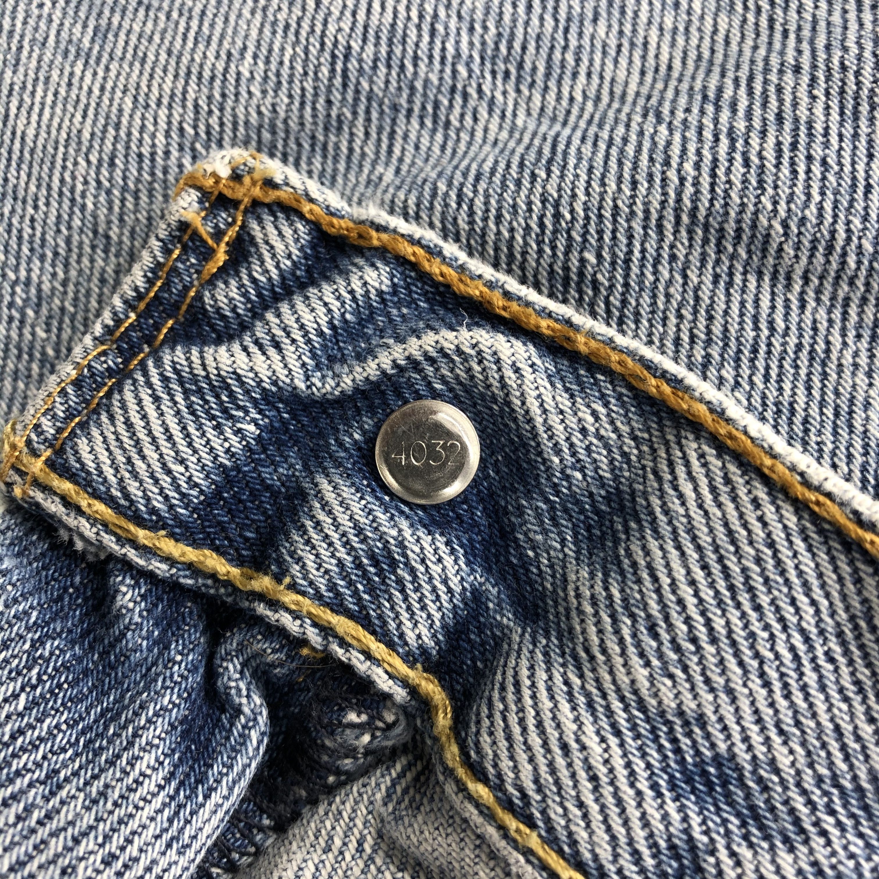 Levi's × Vintage Vintage Light Wash Levis 505 Jeans-JM2684 Size US 36 / EU 52 - 13 Thumbnail