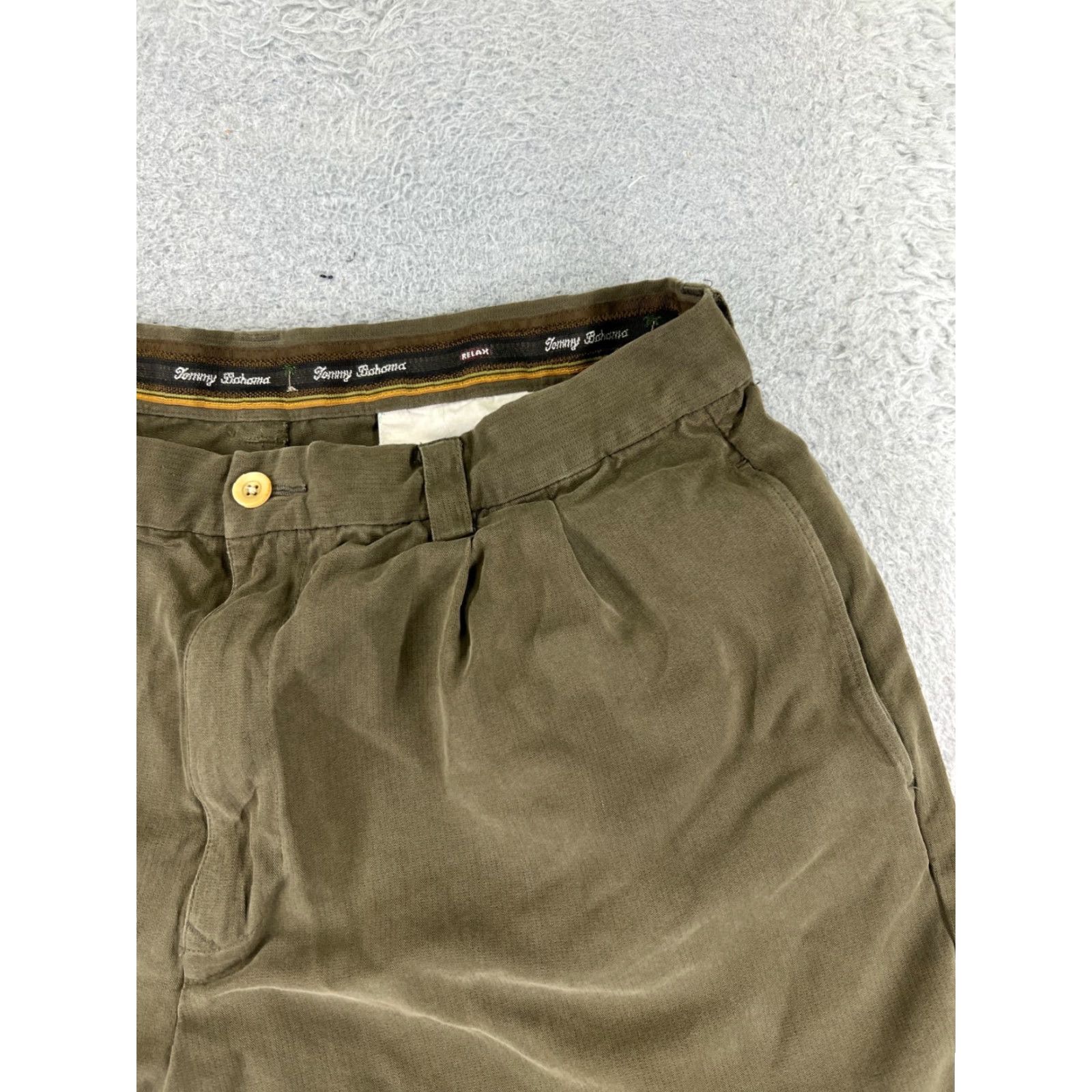 Tommy Bahama Tommy Bahama Shorts Men 35 Green Pleated Bermuda Silk Bermuda Holiday Aloha Beach Mens Size US 35 - 5 Thumbnail