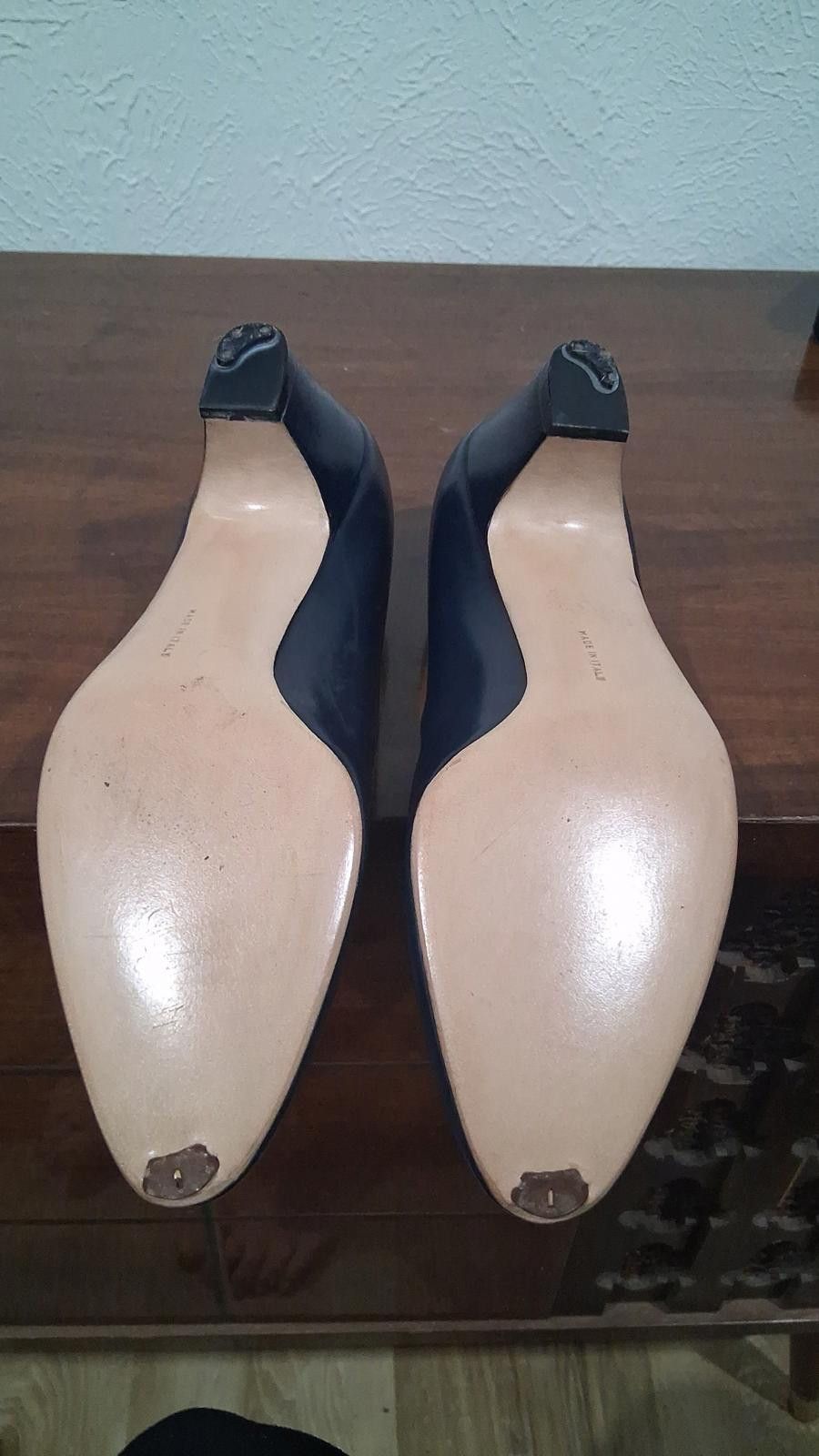 Salvatore Ferragamo Salvatore Ferragamo Vintage Navy Pumps Size 8 B Size US 8 / IT 38 - 5 Thumbnail