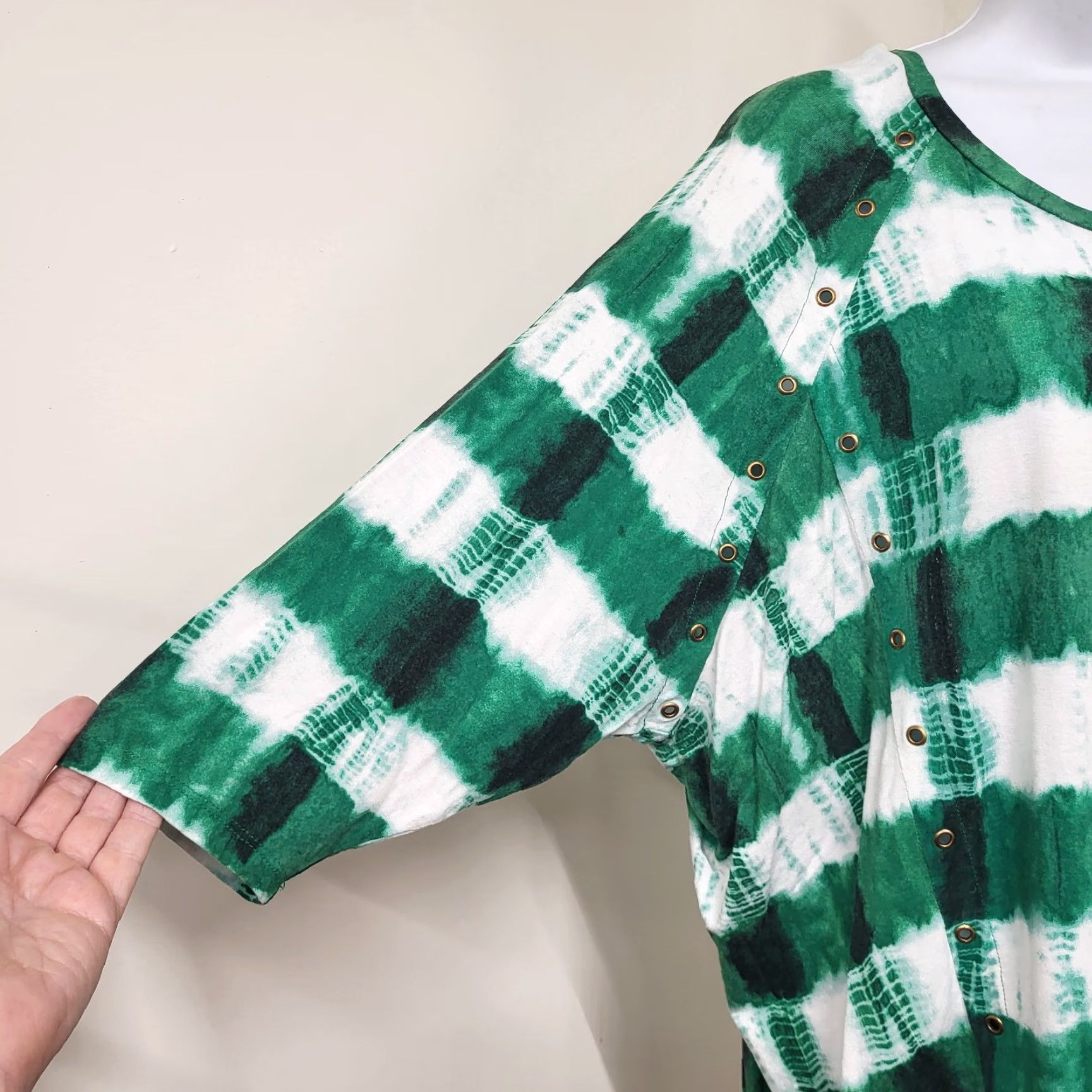 Michael Kors Michael Kors Blouse Women's Size M Knit Top 3/4 Sleeve Hi Low Tie-Dye Green Multi-Color Geometric Pattern Size M / US 6-8 / IT 42-44 - 7 Thumbnail