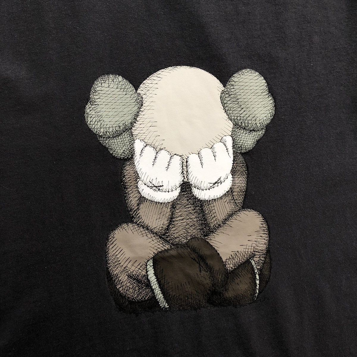 Kaws × Uniqlo Uniqlo X Kaws Tokyo First Logo UT T-Shirt Dark Grey Size US L / EU 52-54 / 3 - 5 Thumbnail
