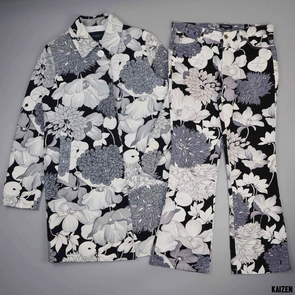 BURBERRY - WHITE FLORAL TRENCH COAT & PANTS