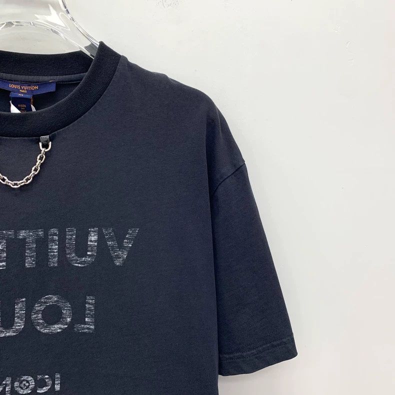 Louis Vuitton Louis Vuitton 23 black logo monogrammed chain cotton crew Size M / US 6-8 / IT 42-44 - 3 Thumbnail