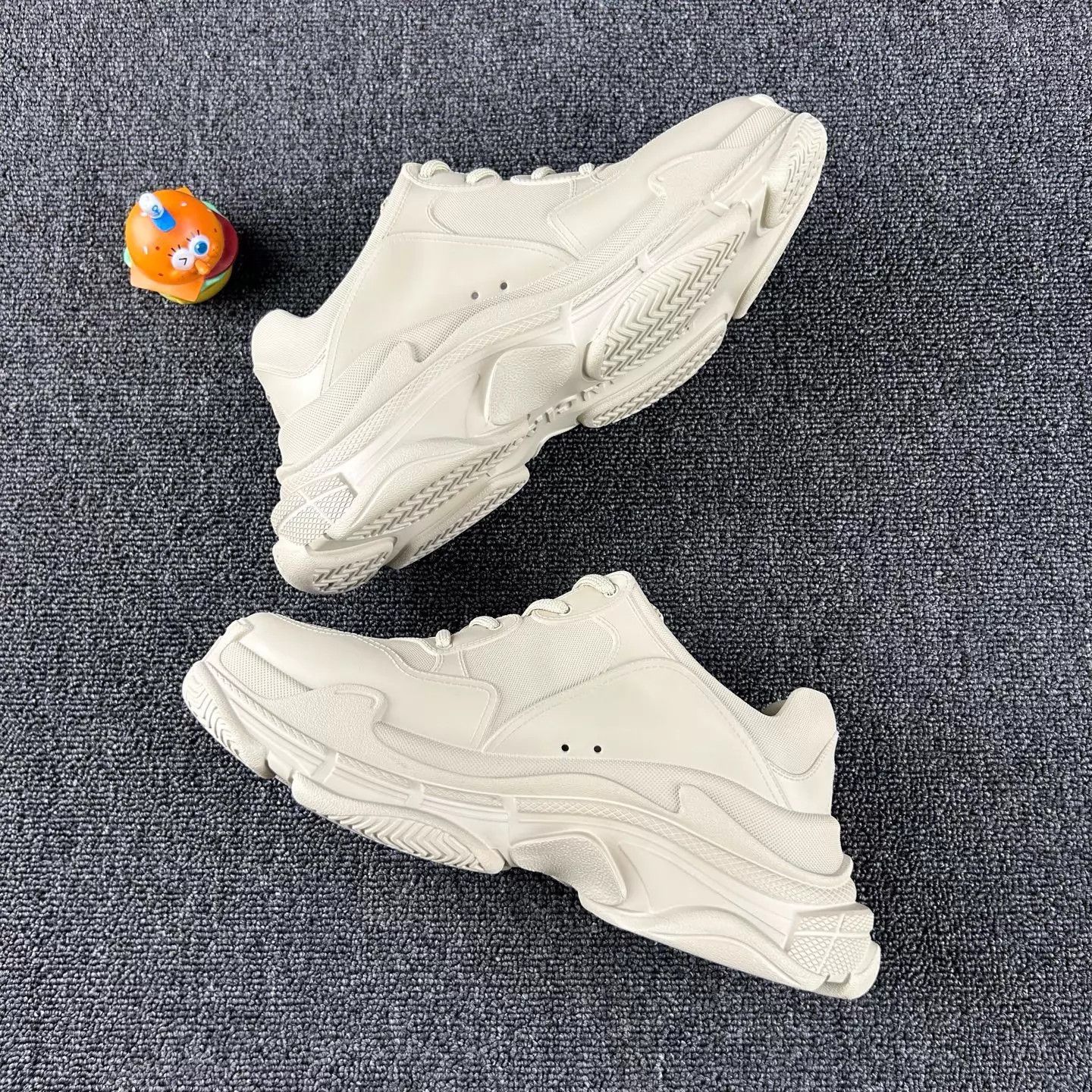 Balenciaga Balenciaga Triple S Beige Dad Shoe 38 Size US 7.5 / IT 37.5 - 3 Thumbnail