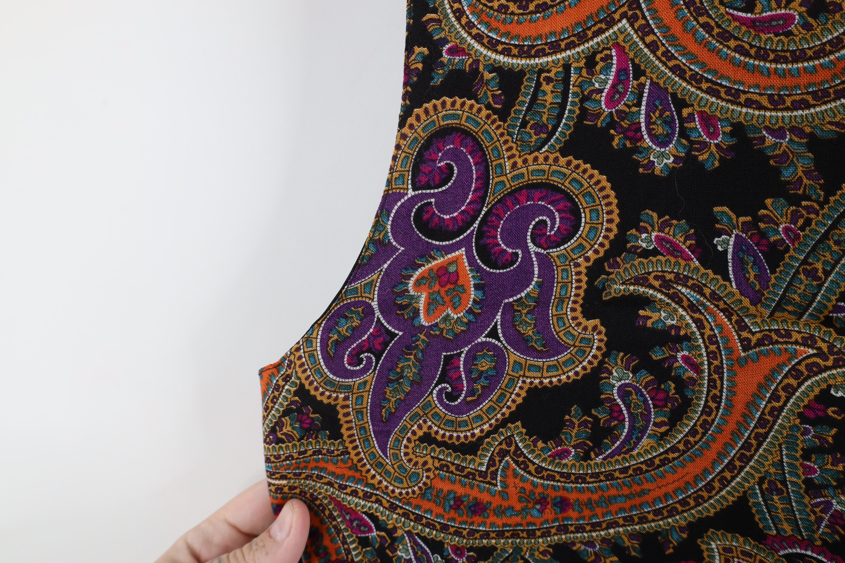 Vintage Vintage 90s Streetwear Paisley Buckle Back Suit Vest USA Size US S / EU 44-46 / 1 - 5 Thumbnail