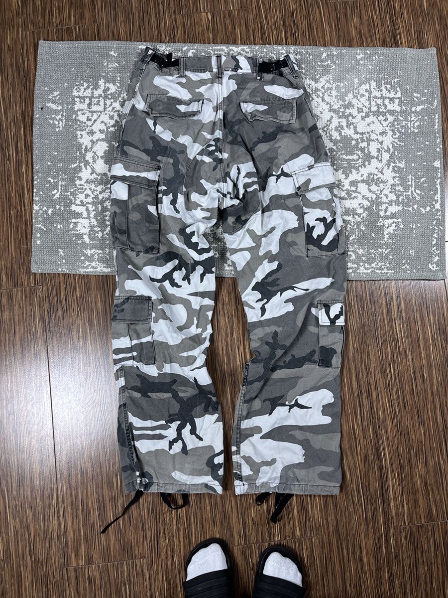 Vintage ➕ Vintage 90s 00s y2k camo riot style wide 6 pocket cargo Size US 32 / EU 48 - 2 Thumbnail