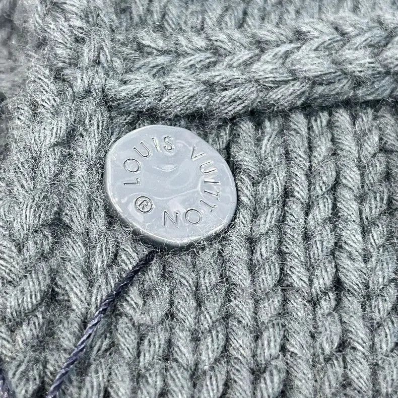 Louis Vuitton louis vuitton knitted button. Size US S / EU 44-46 / 1 - 5 Thumbnail