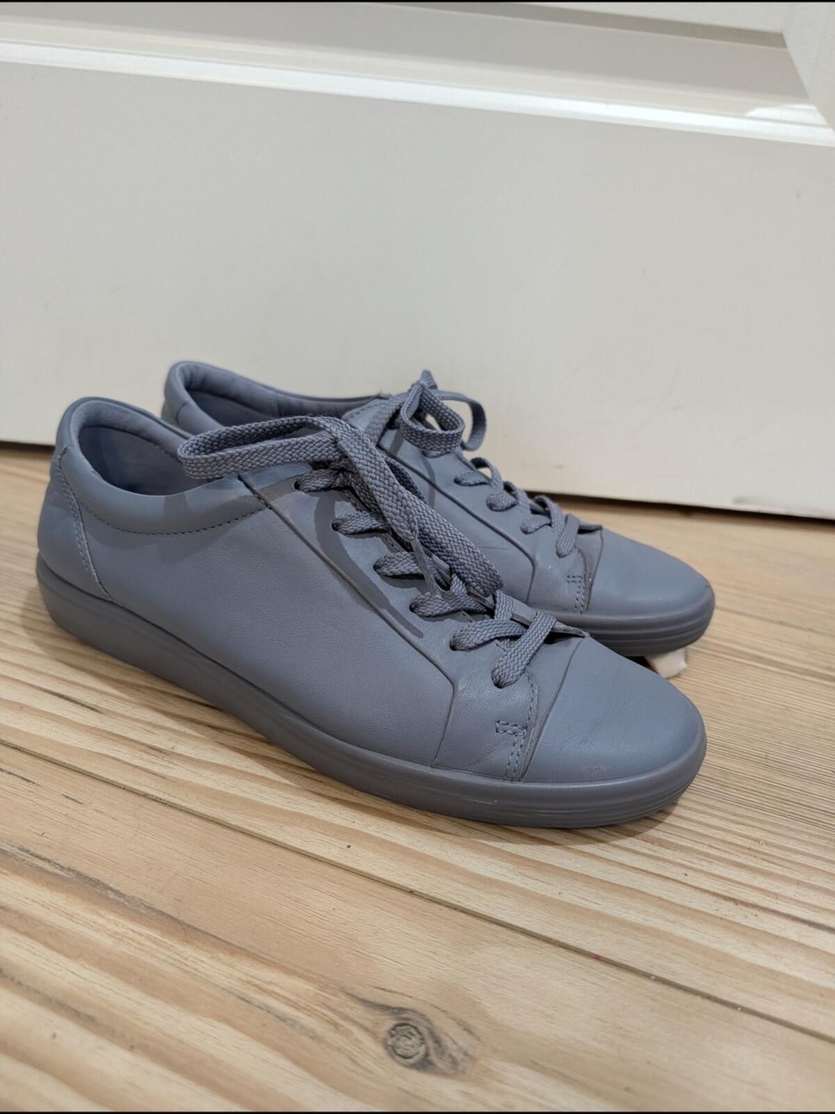 Ecco Ecco Women's Gray Leather Low-Top Sneakers Size US 10 / IT 40 - 2 Thumbnail