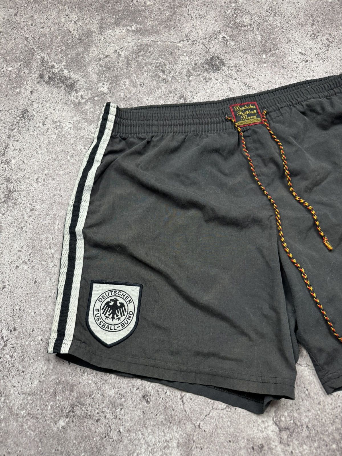 Adidas Vintage Adidas 90s Deutscher Fussball Bund Soccer Fade Short Size US 36 / EU 52 - 2 Thumbnail