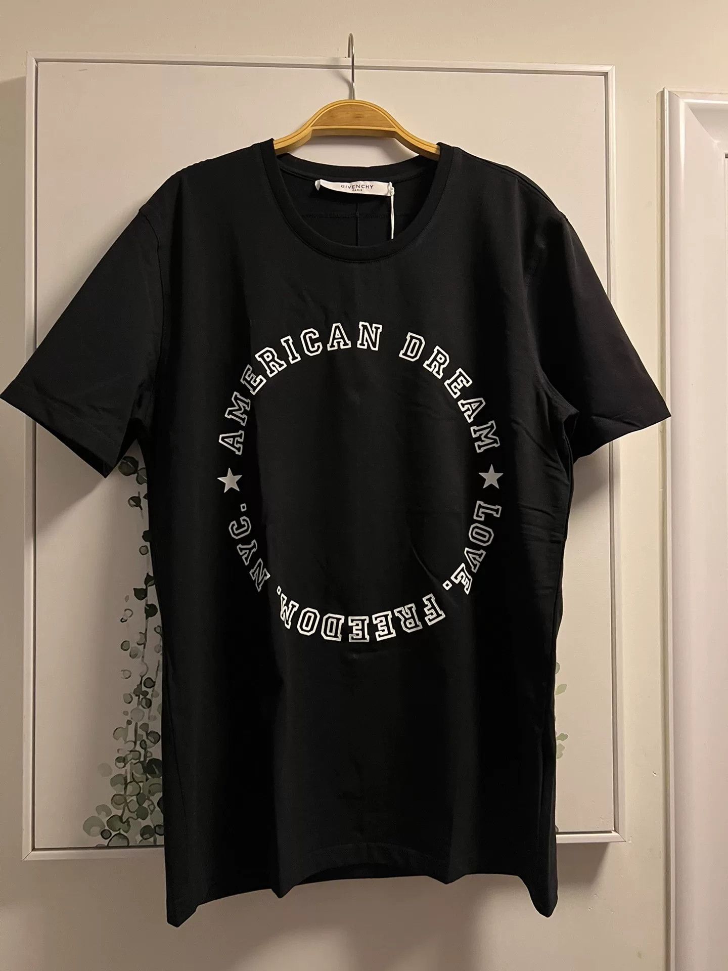 Givenchy Givenchy Men's Short Sleeve T-Shirt Size US L / EU 52-54 / 3 - 1 Thumbnail