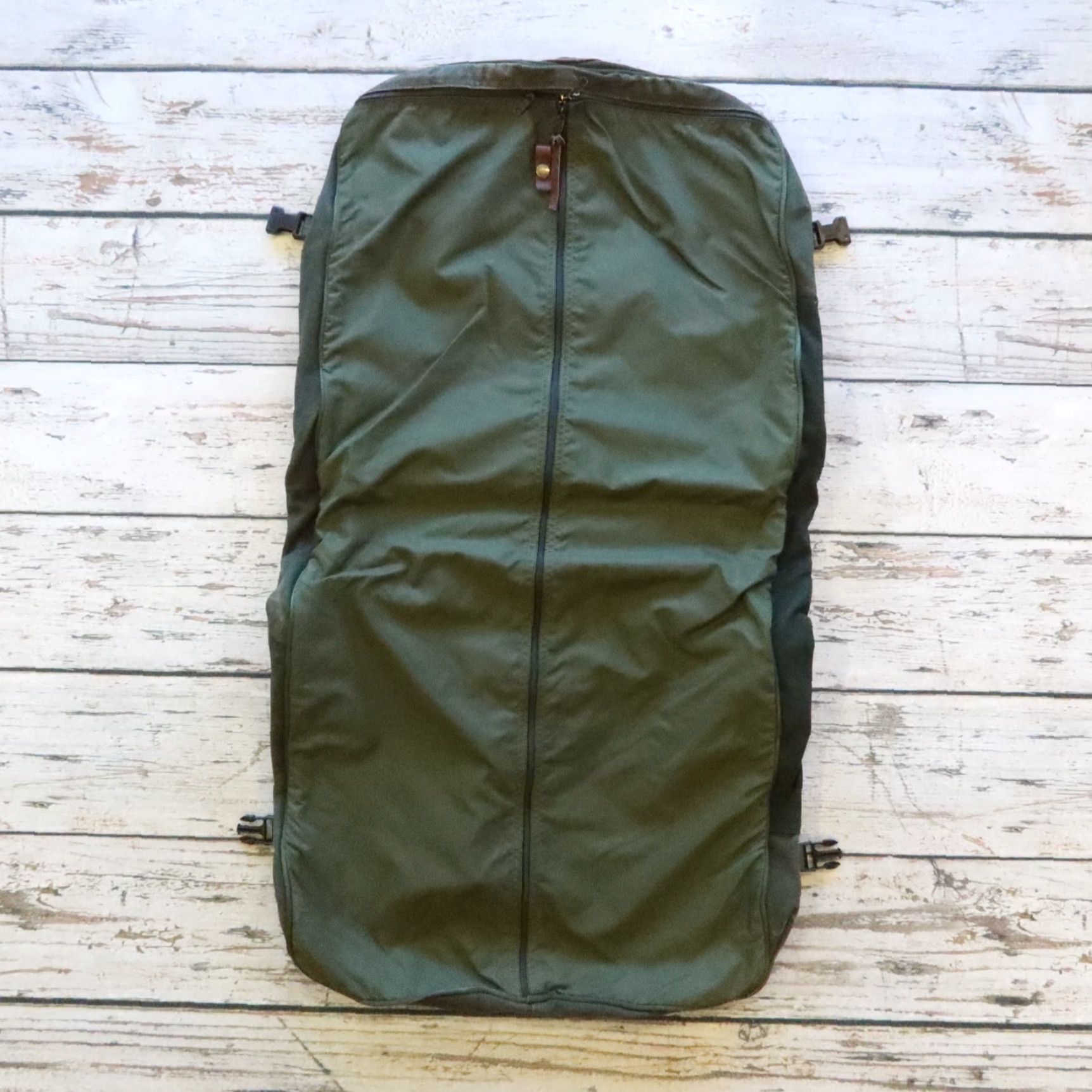 Orvis VINTAGE The Orvis Company Battenkill Garment Bag Leather Green Canvas Garment Bag Mens Green 40" 20" 4" Measurements Size ONE SIZE - 7 Thumbnail