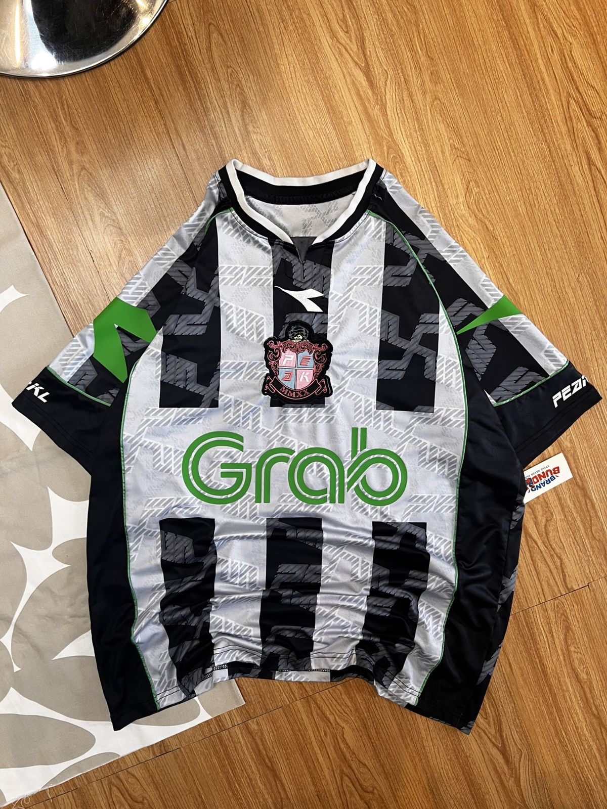 Other Peak.KL x Diadora x Grab x Lahlahland Size US XL / EU 56 / 4 - 1 Thumbnail