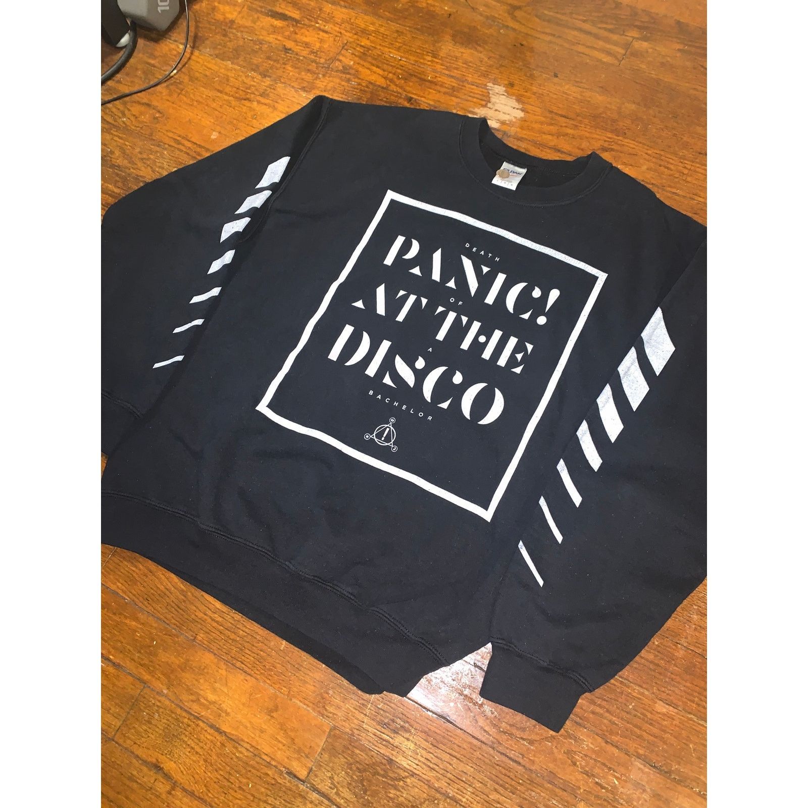 Band Tees × Gildan Panic! At The Disco Death of a Bachelor Long Sleeve Shirt L Size US L / EU 52-54 / 3 - 2 Thumbnail