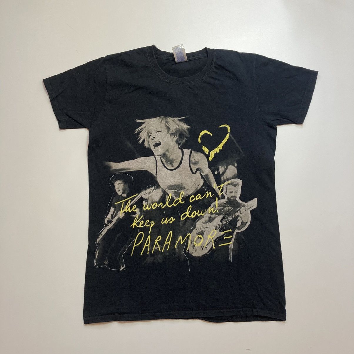 Band Tees vintage paramore pop punk rock band tee Size US S / EU 44-46 / 1 - 1 Thumbnail