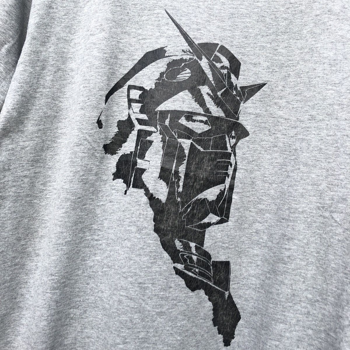 Uniqlo Uniqlo Tshirt Collab Gundam VD14 Size US XL / EU 56 / 4 - 3 Thumbnail