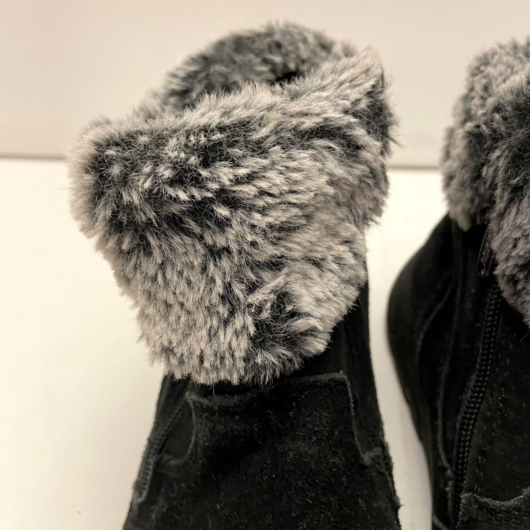 Vintage Khombu Jessica 1323908 Snow Boots Women’s Size 8 Black Suede Faux Fur Winter Breast Gray Faux Fur Lining Suede Upper Size US 8 / IT 38 - 6 Thumbnail
