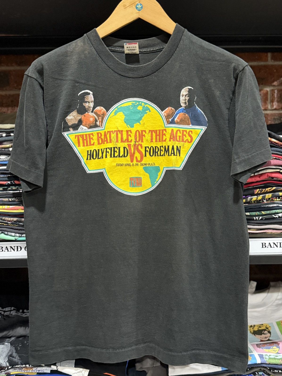 UFC × Vintage × WWF Vintage 90s Boxing Holyfield Vs Roreman Sun Faded Tee Size US M / EU 48-50 / 2 - 1 Thumbnail