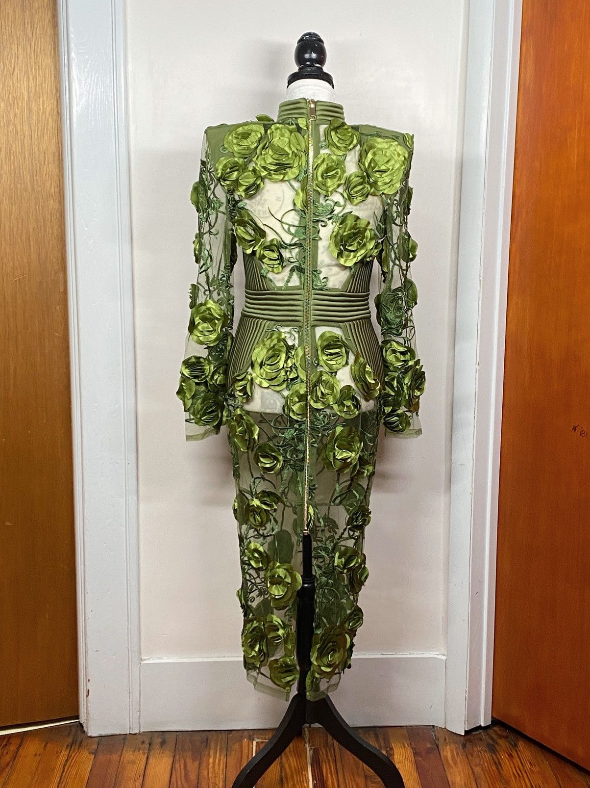 Other Zhivago Floral-Embellished Vendetta Dress size 6 Size M / US 6-8 / IT 42-44 - 9 Thumbnail