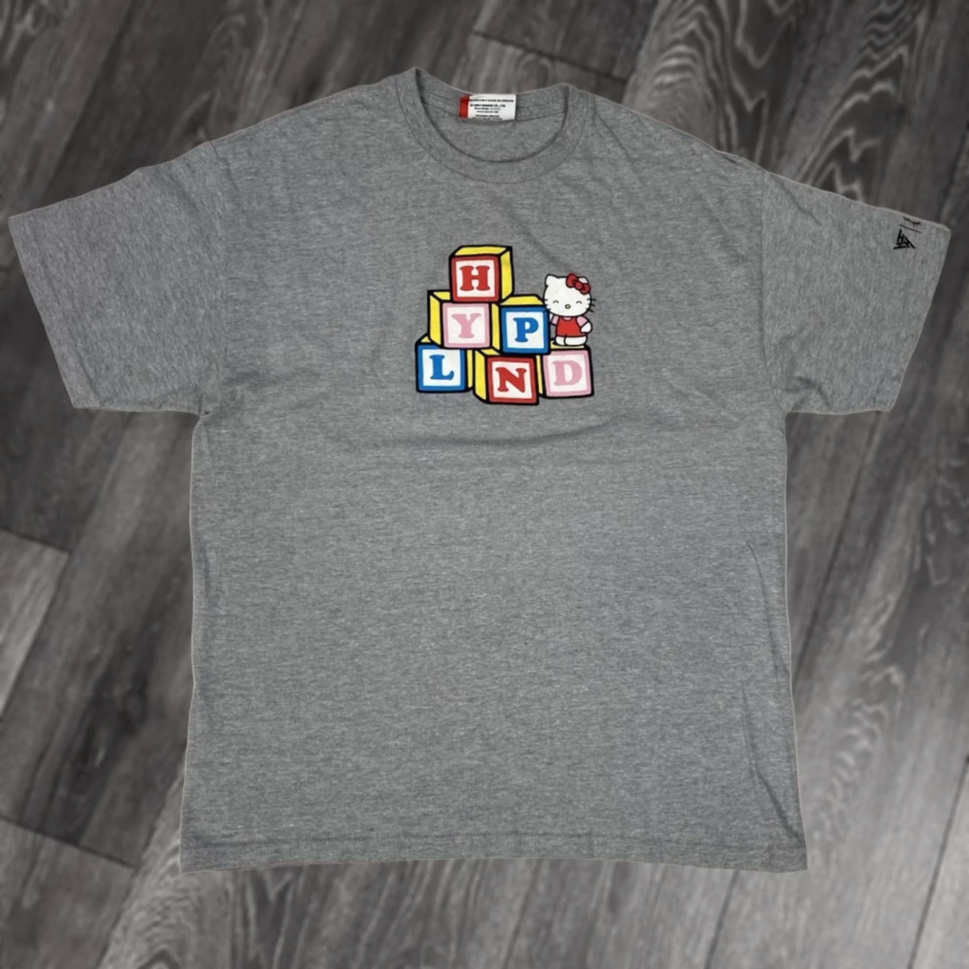 Hypland HYPLAND x Hello Kitty Blocks Graphic T-shirt Men L Gray Short Sleeve Size US L / EU 52-54 / 3 - 1 Thumbnail
