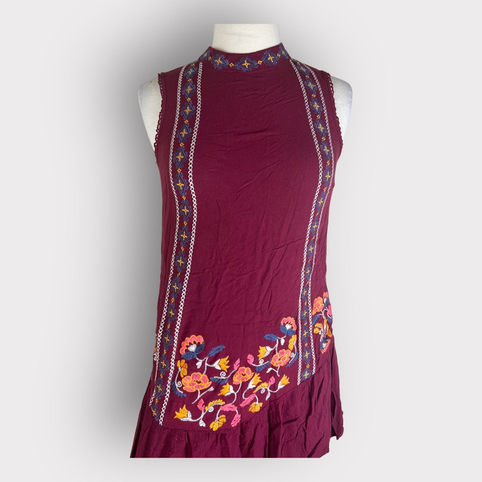 Target Basics XHILARATION | Embroidered Floral Maroon Drop Hem Dress Size S / US 4 / IT 40 - 8 Thumbnail