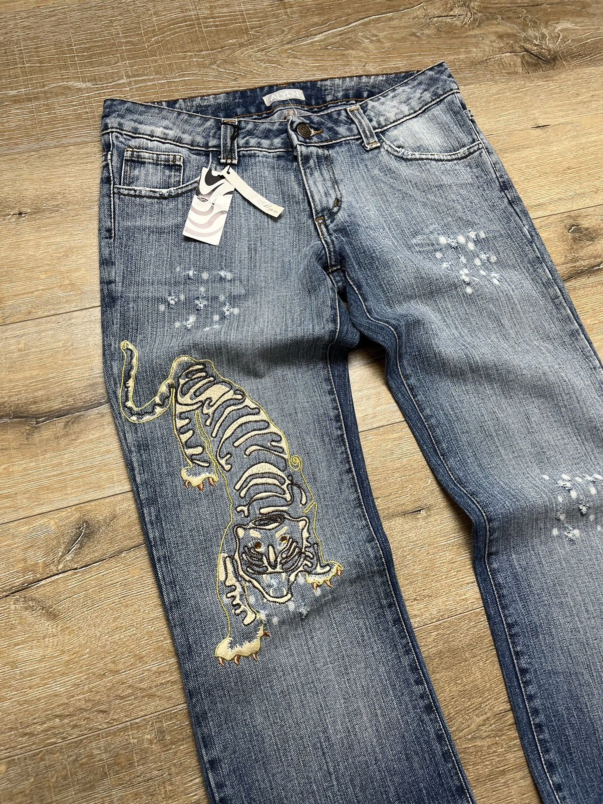 Hysteric Glamour VTG IF SIX WAS NINE STLYLE TIGER JEANS Size US 32 / EU 48 - 2 Thumbnail
