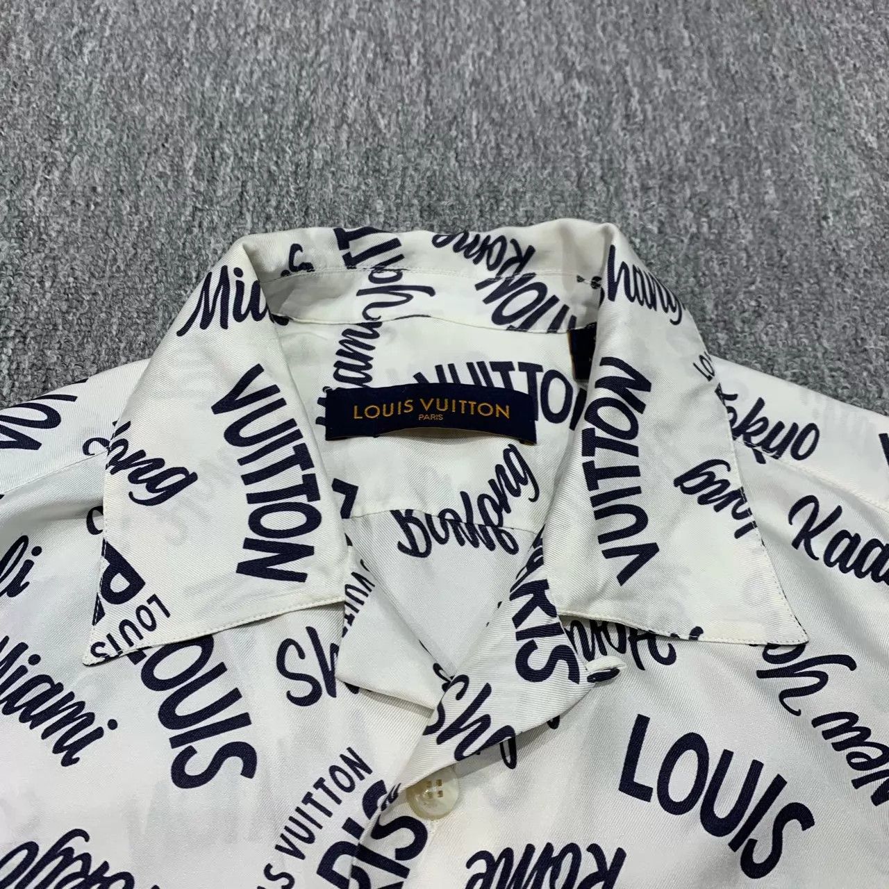 Louis Vuitton LV White All Over Print Short-Sleeve Shirt S 95 New JZ1190 Size US S / EU 44-46 / 1 - 6 Thumbnail