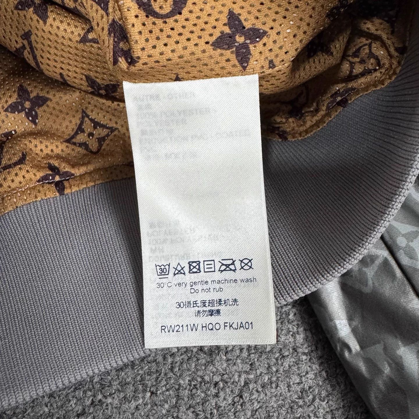 Louis Vuitton LV metallic silver allover logo jkt 36 new tags Size US S / EU 44-46 / 1 - 7 Thumbnail