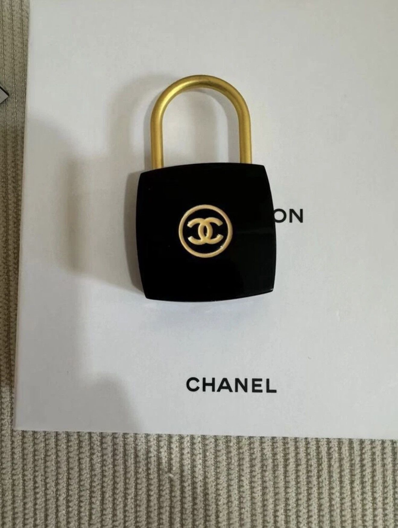 Chanel CHANEL BEAUTE La Collection 2-Pc Pad lock & Key Novelty GWP Size ONE SIZE - 3 Thumbnail