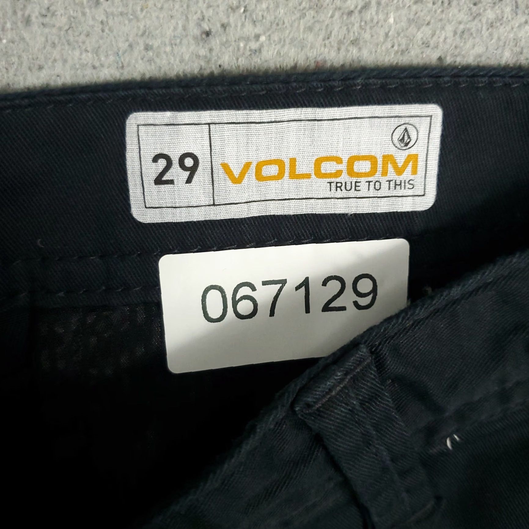 Volcom Volcom Shorts Mens Size 29 Black Casual Flat Front Chino Size US 29 - 7 Thumbnail