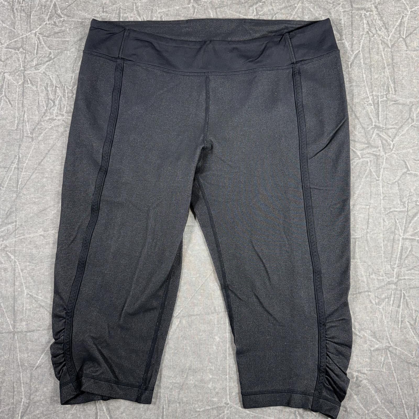 Lululemon Lululemon Women 12 Pants Black Dignity Crops Leggings Size 34" / US 12 / IT 48 - 1 Thumbnail