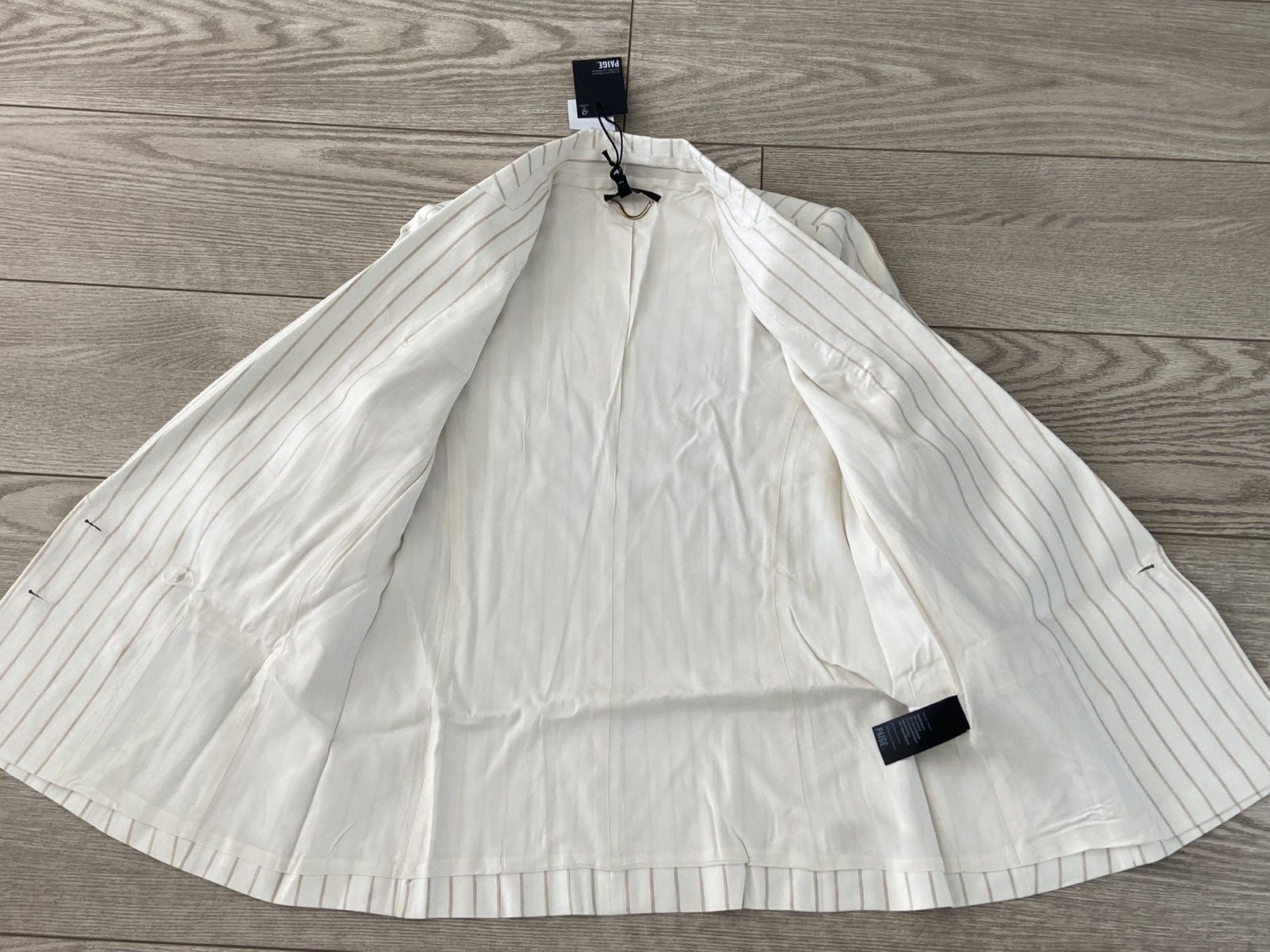 Paige Paige women’s off white blazer. Size: 6. New with tags. Size S / US 4 / IT 40 - 7 Thumbnail