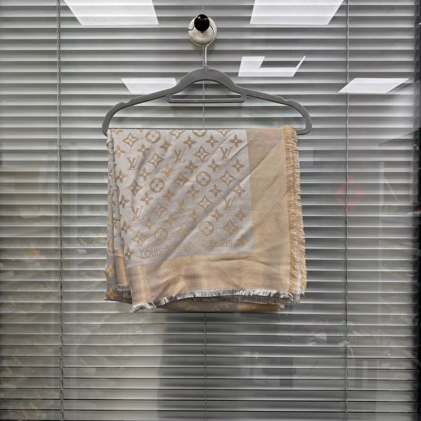 Louis Vuitton LV Monogram Silk Gold Scarf 140x140 Size ONE SIZE - 1 Thumbnail
