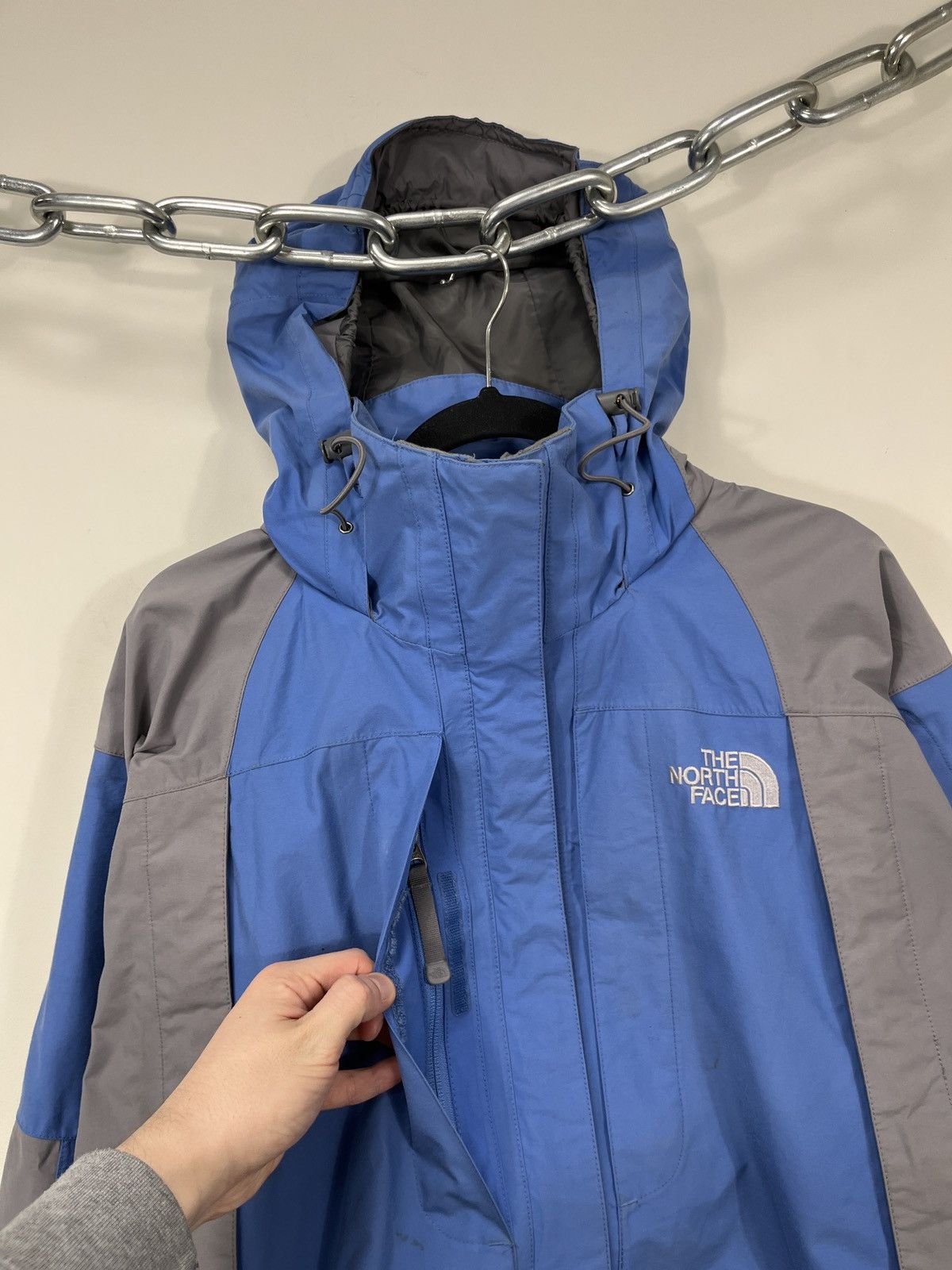 The North Face Vintage The North Face Gore-Tex Nylon Hooded Outdoor Jacket Size US L / EU 52-54 / 3 - 2 Thumbnail