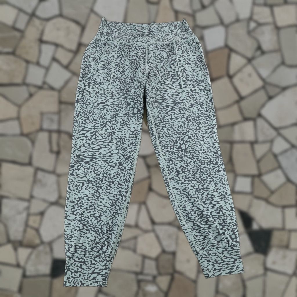 Athleta Athleta Pants Women's Large Blue Black Elation Jogger Animal Print Performance Size 36" / US 14 / IT 50 - 1 Thumbnail